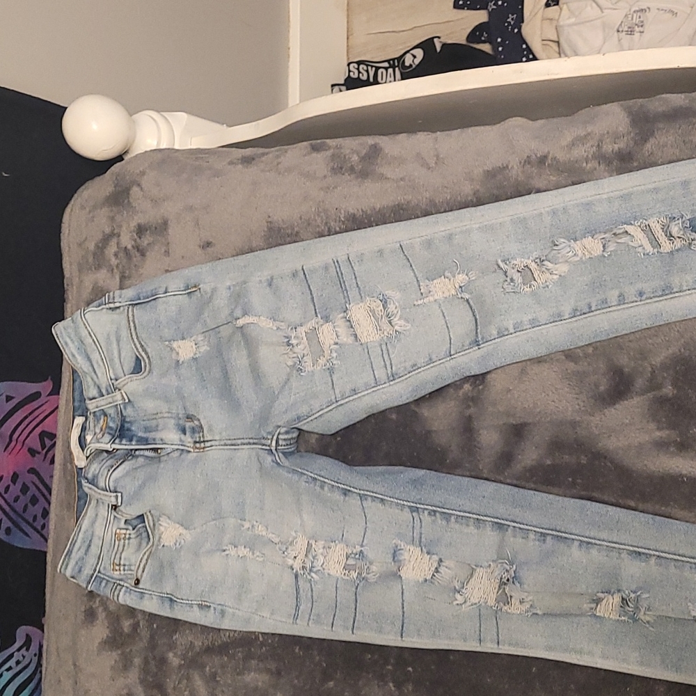 Light wash ripped skinny jeans